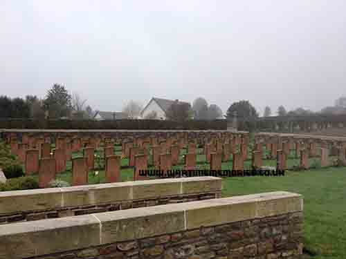 <p>Courcelles-au-Bois Cemetery